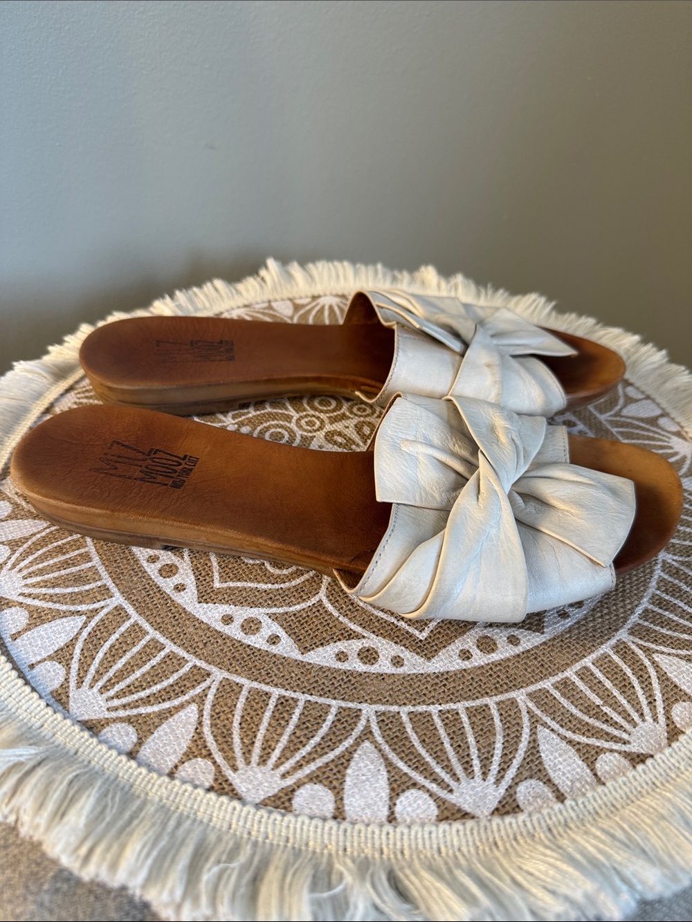 MIZ MOOZ Women's Cream Bow Slip-On Sandals Slides LEATHER Size 40
